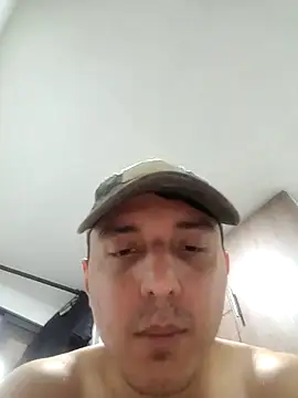 Snapshot of axeldaviid chatting on September 28, 2025, 11:01 pm axeldaviid online show from September 28, 2025, 11:01 pm