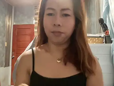 Snapshot of UrLove_Marga chatting on April 2, 2026, 10:27 pm UrLove Marga online show from April 2, 2026, 10:27 pm