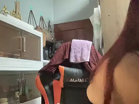 Snapshot of UrLove_Marga chatting on November 17, 2025, 10:36 pm UrLove Marga online show from November 17, 2025, 10:36 pm