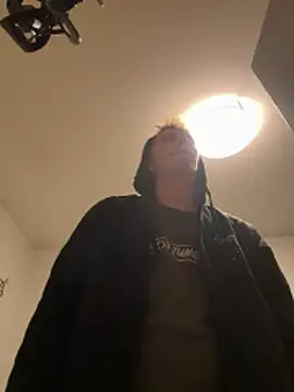 Snapshot of Toyjungee chatting on December 16, 2025, 8:24 pm Toyjungee online show from December 16, 2025, 8:24 pm