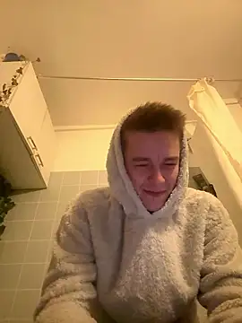 Snapshot of Toyjungee chatting on January 7, 2026, 11:32 pm Toyjungee online show from January 7, 2026, 11:32 pm