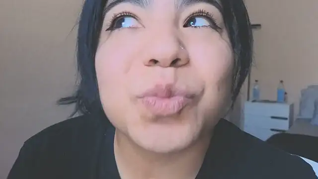 Snapshot of kimmiakiss22 chatting on March 20, 2025, 7:46 pm kimmiakiss22 online show from March 20, 2025, 7:46 pm