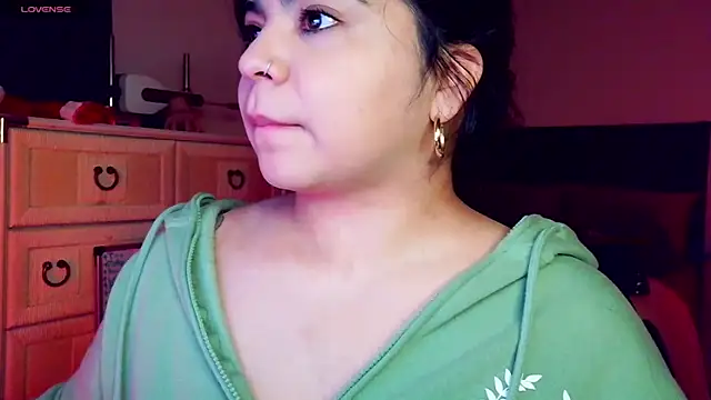 kimmiakiss22 online show from December 20, 2025, 2:14 am