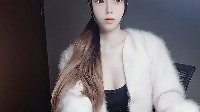 VaerySaenz online show from November 28, 2025, 1:33 pm