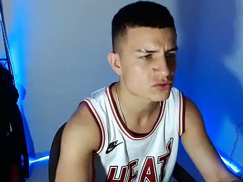 Snapshot of SHAT_SEX chatting on April 16, 2026, 2:01 am SHAT SEX online show from April 16, 2026, 2:01 am