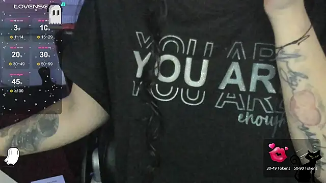 natasha logan  online show from December 23, 2025, 4:01 am