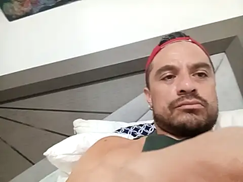 Snapshot of SwirledMonogamy chatting on March 12, 2026, 4:07 am SwirledMonogamy online show from March 12, 2026, 4:07 am