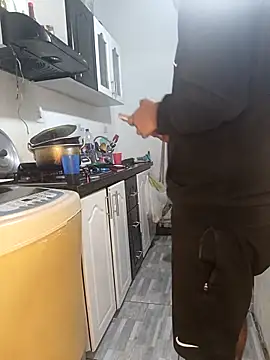 Snapshot of catire2323 chatting on October 17, 2025, 12:14 am catire2323 online show from October 17, 2025, 12:14 am