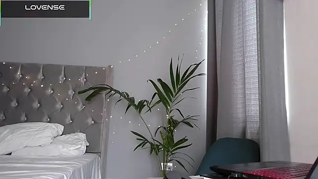 Snapshot of mini_kunis chatting on December 5, 2025, 4:05 pm mini kunis online show from December 5, 2025, 4:05 pm