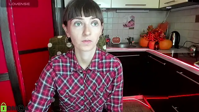 TayanaJons online show from October 17, 2025, 7:00 am