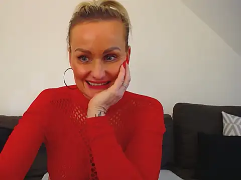 Snapshot of Daryyna chatting on November 7, 2025, 12:53 pm Daryyna online show from November 7, 2025, 12:53 pm