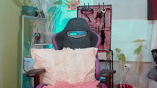 Snapshot of IM_MAYA chatting on November 16, 2025, 11:48 am IM MAYA online show from November 16, 2025, 11:48 am