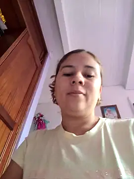 Snapshot of selena_gomez2 chatting on October 3, 2025, 2:18 pm selena gomez2 online show from October 3, 2025, 2:18 pm