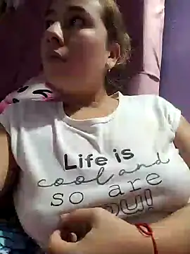 Snapshot of selena_gomez2 chatting on September 10, 2025, 2:21 am selena gomez2 online show from September 10, 2025, 2:21 am