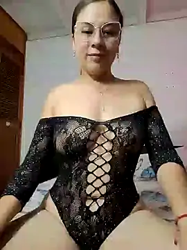 Snapshot of selena_gomez2 chatting on March 20, 2025, 1:26 pm selena gomez2 online show from March 20, 2025, 1:26 pm