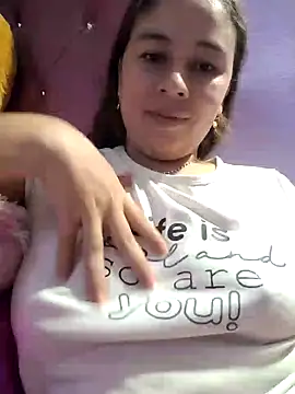 Snapshot of selena_gomez2 chatting on March 19, 2025, 1:32 am selena gomez2 online show from March 19, 2025, 1:32 am