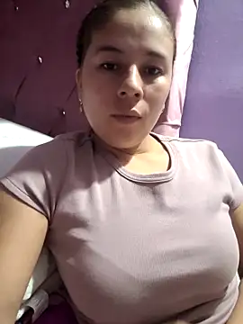 Snapshot of selena_gomez2 chatting on September 20, 2025, 11:43 pm selena gomez2 online show from September 20, 2025, 11:43 pm