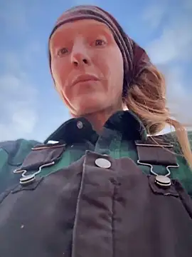 Snapshot of GoldenFlameGoddess chatting on November 18, 2025, 12:48 am GoldenFlameGoddess online show from November 18, 2025, 12:48 am