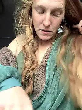 Snapshot of GoldenFlameGoddess chatting on March 31, 2026, 4:20 pm GoldenFlameGoddess online show from March 31, 2026, 4:20 pm