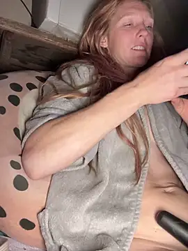 Snapshot of GoldenFlameGoddess chatting on November 5, 2025, 2:42 pm GoldenFlameGoddess online show from November 5, 2025, 2:42 pm