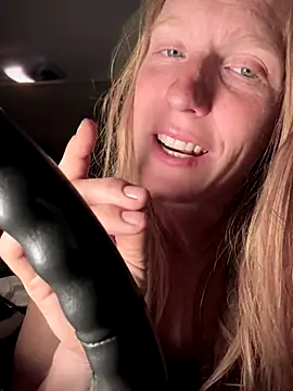 Snapshot of GoldenFlameGoddess chatting on December 2, 2025, 3:07 am GoldenFlameGoddess online show from December 2, 2025, 3:07 am