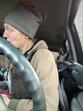 GoldenFlameGoddess online show from December 18, 2025, 10:24 pm