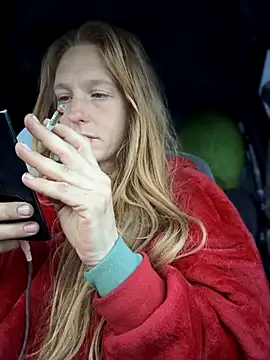 Snapshot of GoldenFlameGoddess chatting on December 4, 2025, 3:11 pm GoldenFlameGoddess online show from December 4, 2025, 3:11 pm