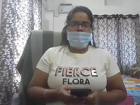 Snapshot of gyanvi1 chatting on November 12, 2025, 6:28 am gyanvi1 online show from November 12, 2025, 6:28 am