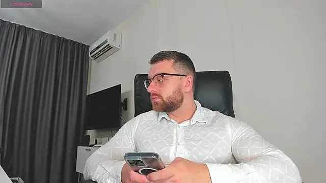 Snapshot of Findom_guy chatting on December 22, 2025, 3:45 pm Findom guy online show from December 22, 2025, 3:45 pm