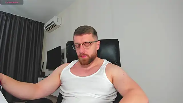 Snapshot of Findom_guy chatting on February 9, 2026, 5:55 pm Findom guy online show from February 9, 2026, 5:55 pm