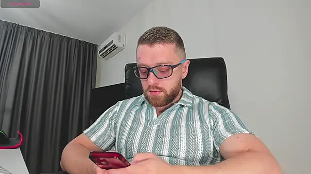 Snapshot of Findom_guy chatting on January 14, 2026, 1:15 pm Findom guy online show from January 14, 2026, 1:15 pm