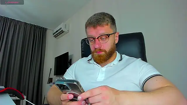 Snapshot of Findom_guy chatting on March 26, 2026, 12:25 pm Findom guy online show from March 26, 2026, 12:25 pm