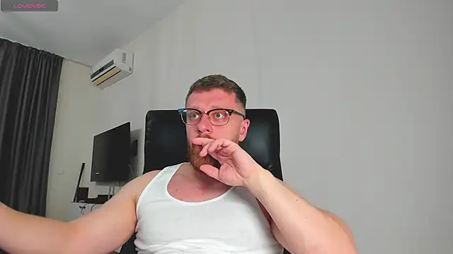 Snapshot of Findom_guy chatting on March 3, 2026, 10:44 am Findom guy online show from March 3, 2026, 10:44 am