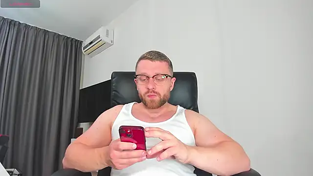 Snapshot of Findom_guy chatting on December 20, 2025, 1:14 pm Findom guy online show from December 20, 2025, 1:14 pm