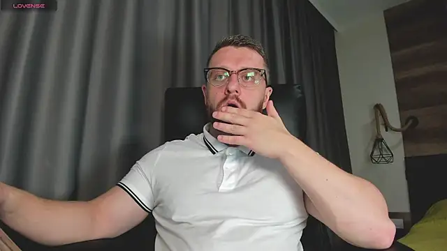 Snapshot of Findom_guy chatting on January 5, 2026, 7:17 pm Findom guy online show from January 5, 2026, 7:17 pm