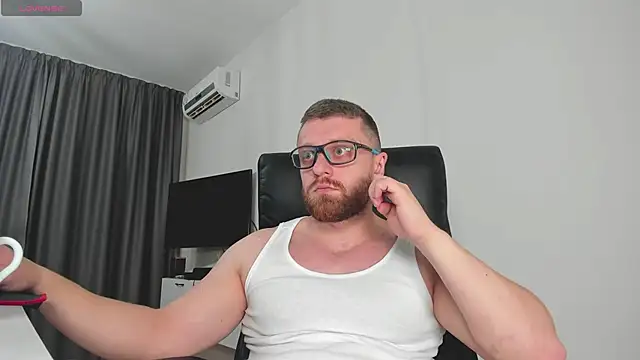 Snapshot of Findom_guy chatting on January 17, 2026, 4:32 pm Findom guy online show from January 17, 2026, 4:32 pm