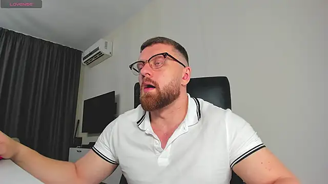 Snapshot of Findom_guy chatting on February 5, 2026, 6:04 pm Findom guy online show from February 5, 2026, 6:04 pm