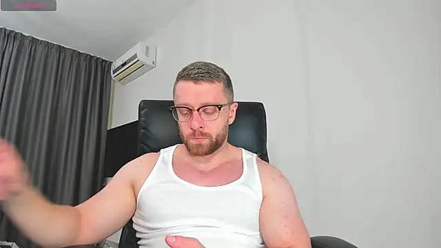 Snapshot of Findom_guy chatting on December 21, 2025, 4:41 pm Findom guy online show from December 21, 2025, 4:41 pm