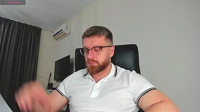 Snapshot of Findom_guy chatting on March 8, 2026, 11:46 am Findom guy online show from March 8, 2026, 11:46 am