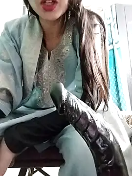 Snapshot of Noor_Darliing chatting on February 26, 2025, 6:15 pm Noor Darliing online show from February 26, 2025, 6:15 pm