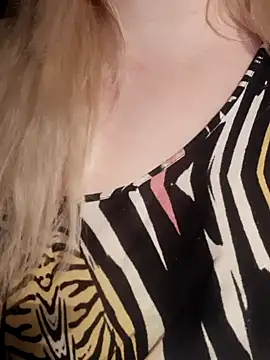 D Marinna online show from December 13, 2025, 8:04 pm