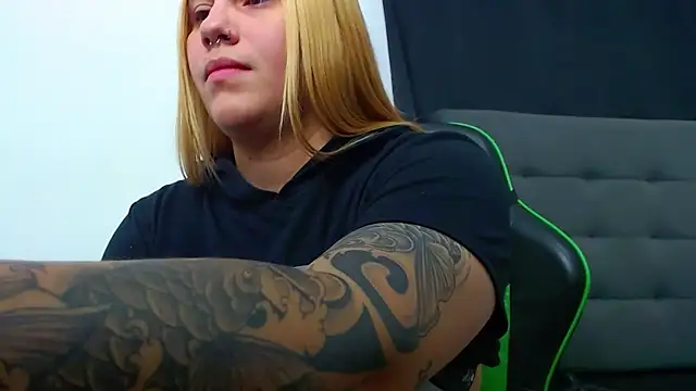 Snapshot of hanna_rabbit_ chatting on January 27, 2025, 2:13 pm hanna rabbit  online show from January 27, 2025, 2:13 pm