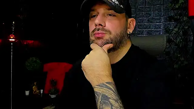 LexXHardy online show from October 26, 2025, 8:42 pm