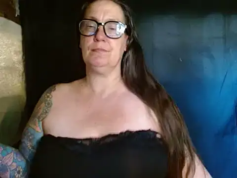 SimoneMoore online show from April 16, 2026, 10:45 pm