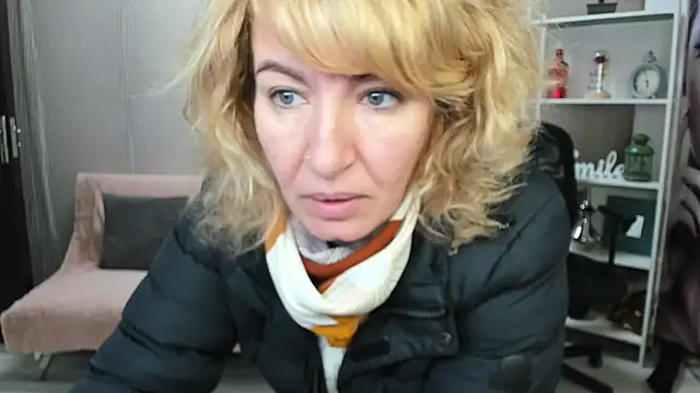 Cassandra Hotty online show from February 12, 2026, 4:23 am