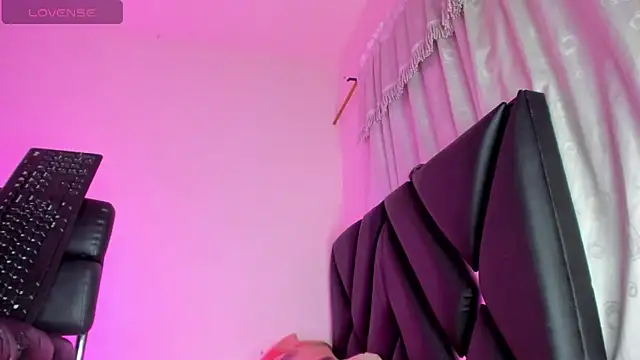 stephany doll  online show from November 27, 2025, 1:39 am