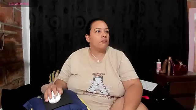 Snapshot of Sofie-Storm chatting on May 4, 2026, 11:13 am Sofie-Storm online show from May 4, 2026, 11:13 am