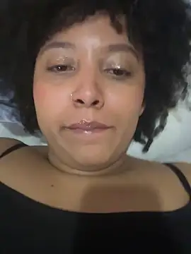 Snapshot of michell_bling1 chatting on March 21, 2025, 6:16 am michell bling1 online show from March 21, 2025, 6:16 am