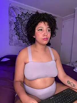 Snapshot of michell_bling1 chatting on March 16, 2025, 7:15 am michell bling1 online show from March 16, 2025, 7:15 am