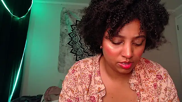 Snapshot of michell_bling1 chatting on January 10, 2025, 3:39 am michell bling1 online show from January 10, 2025, 3:39 am